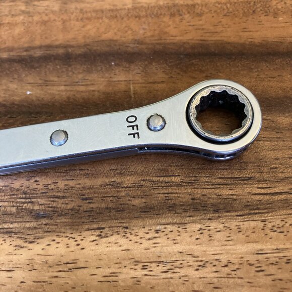 Snap-On R-1214A Canada 3/8" 7/16" Ratcheting Box End Wrench 12 Point - Picture 7 of 8